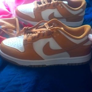 air jordan dunk low goldenrods